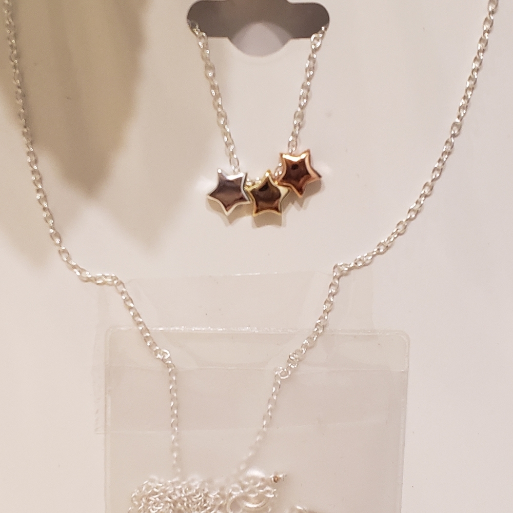 NWT 3 Star Necklace